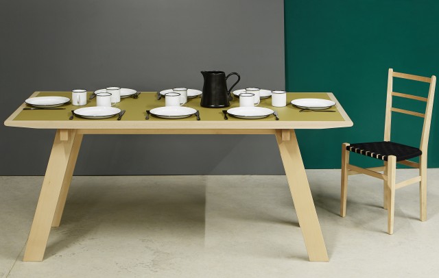 Table de repas bois clair