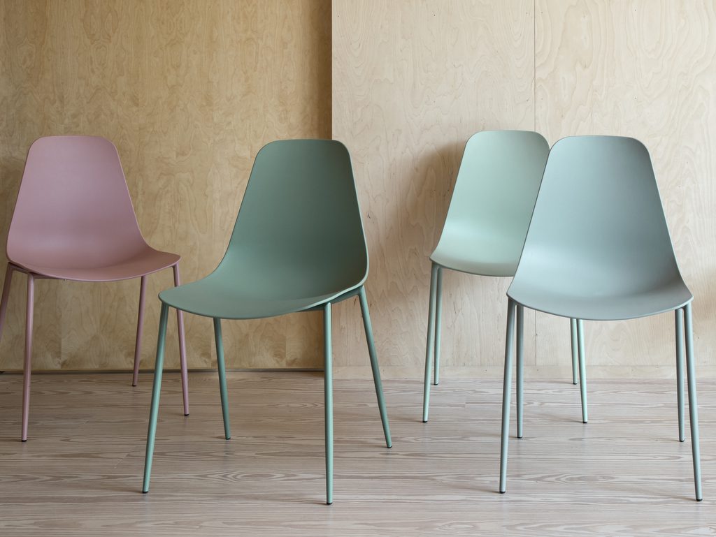 chaise en couleur