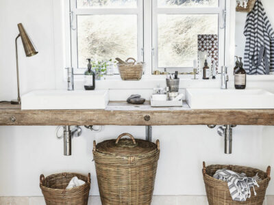 Une salle de bain en blanc et bois - Joli Place