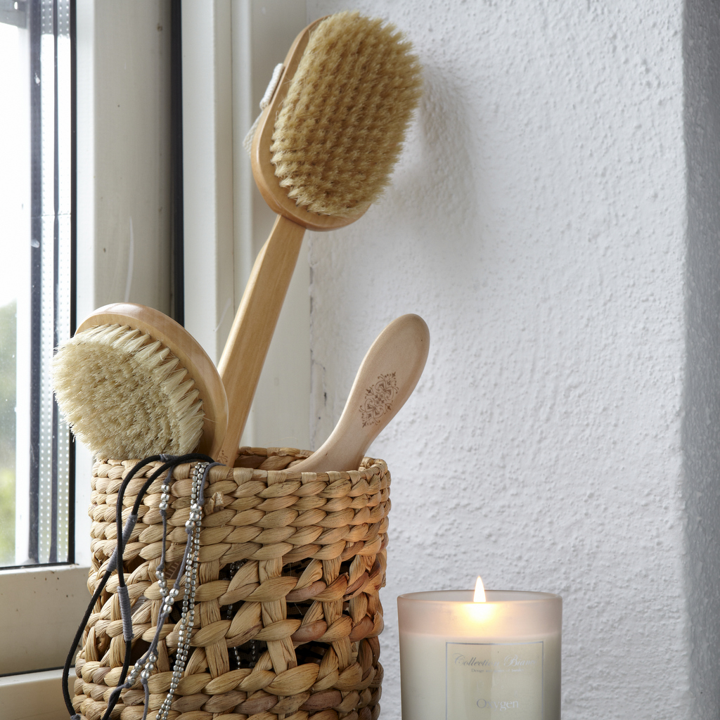 Une salle de bain en blanc et bois - Joli Place