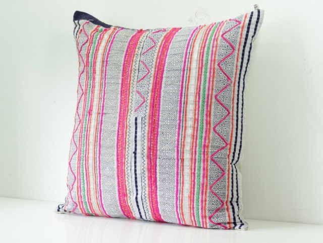 coussin boho en tissu hmong