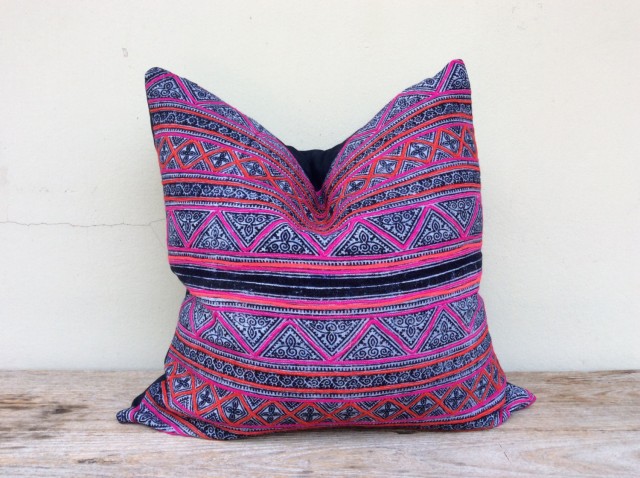 coussin boho en tissu hmong