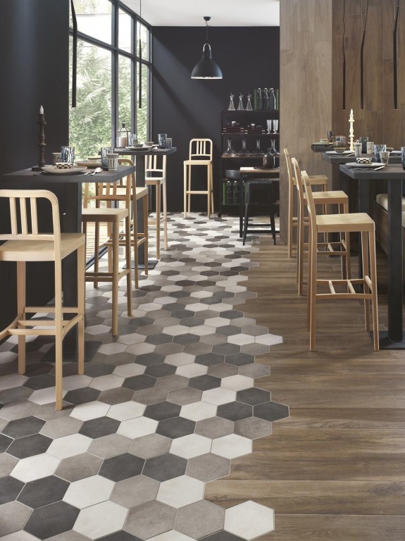 mélange carrelage et parquet