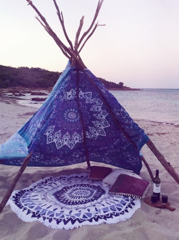 Tipi sur la plage