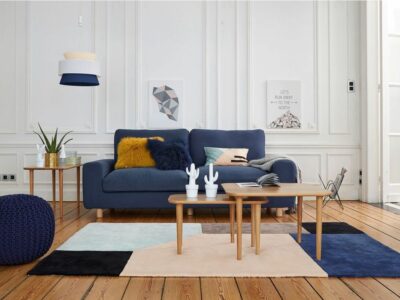 Salon style scandinave bleu et rose