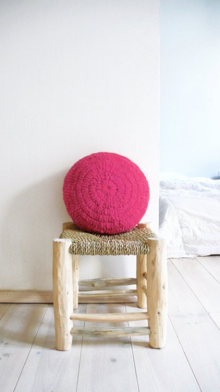 coussin au crochet rose