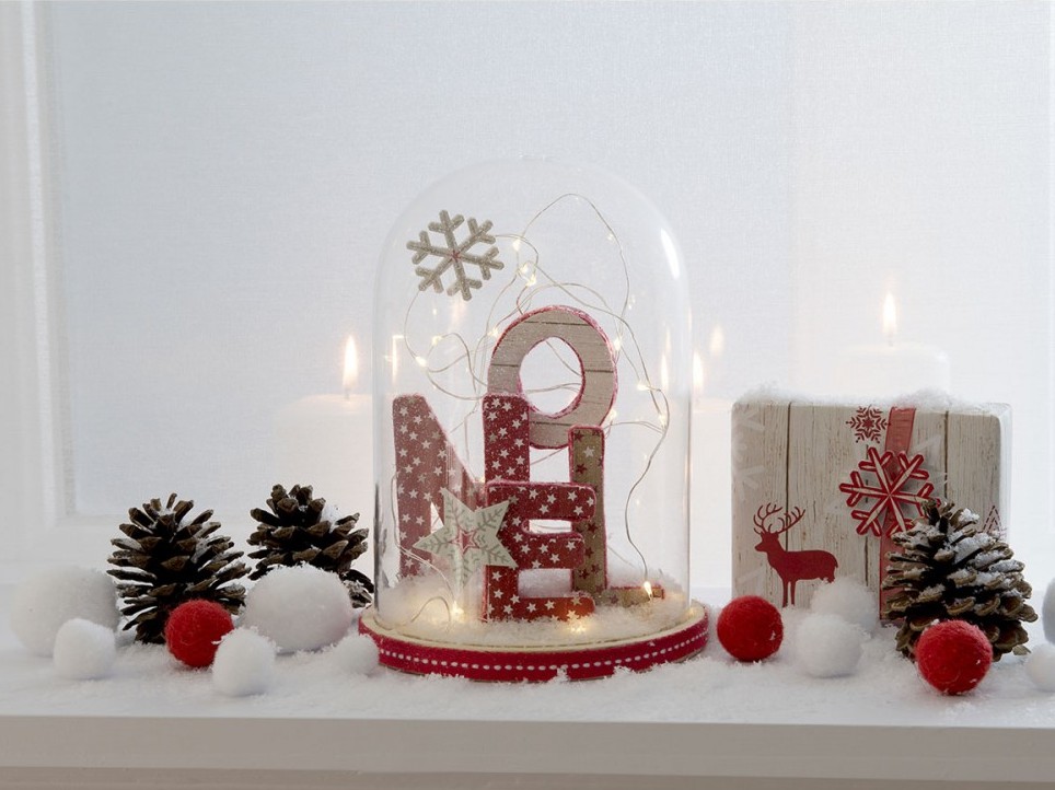 Une déco de Noël dans une cloche en verre - Joli Place