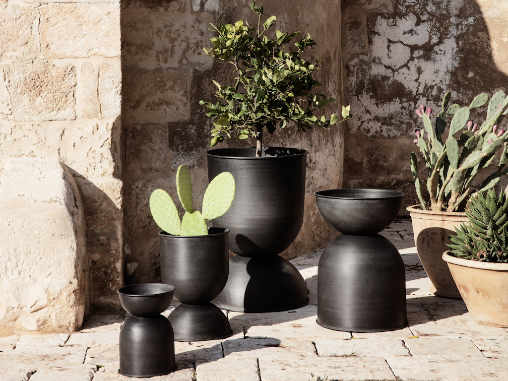 Cache-pot sur pied design