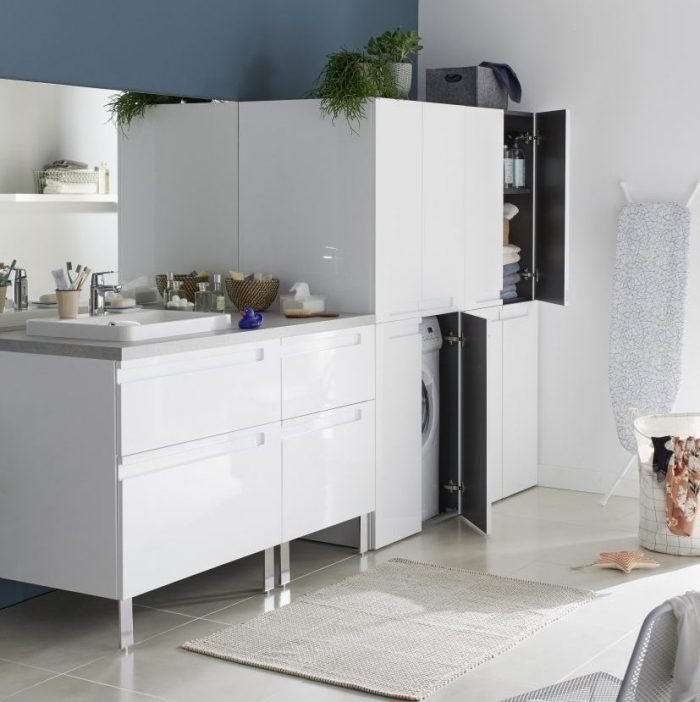 Cacher un lave linge dans une salle de bain