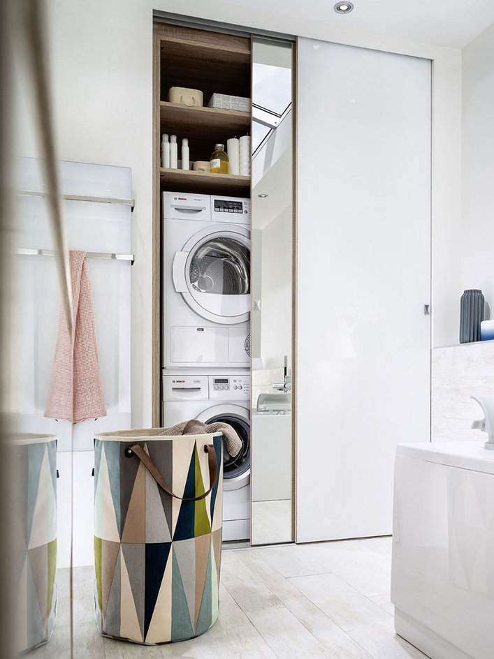 Meuble salle de bain avec lave-linge caché sous plan sur mesure