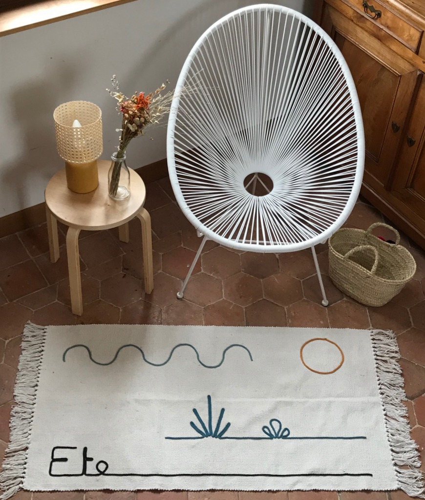 Customiser un tapis avec du tricotin - Joli Place