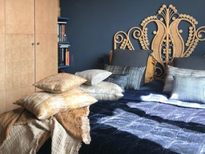 Décorer une chambre en bleu, beige et camel - Joli Place