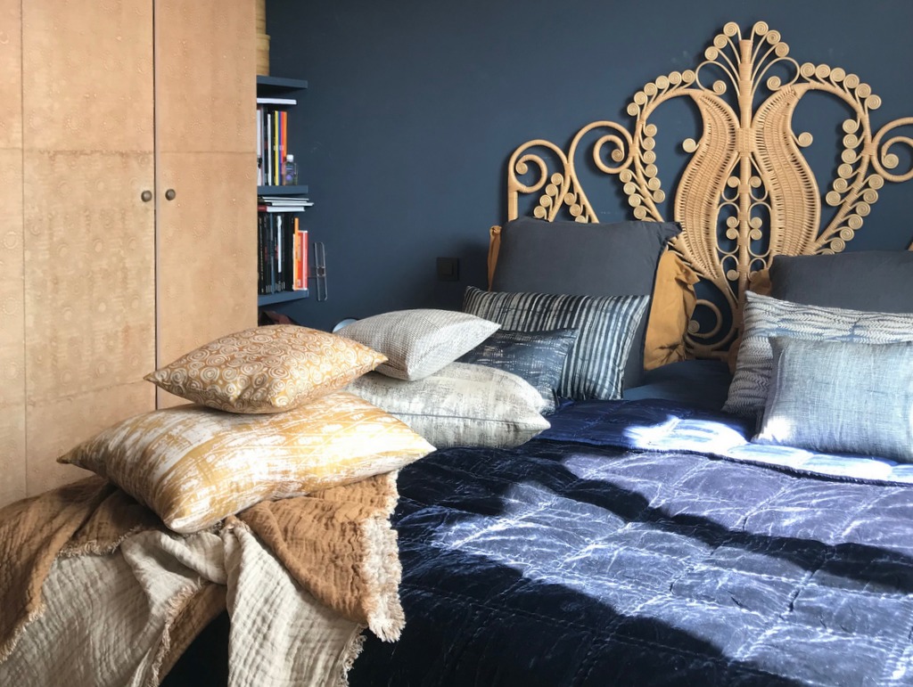 Une chambre bleu beige et camel - Joli Place