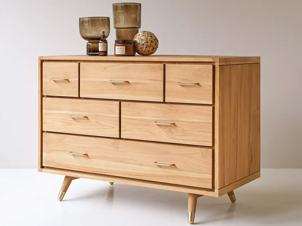 commode en bois massif et laiton