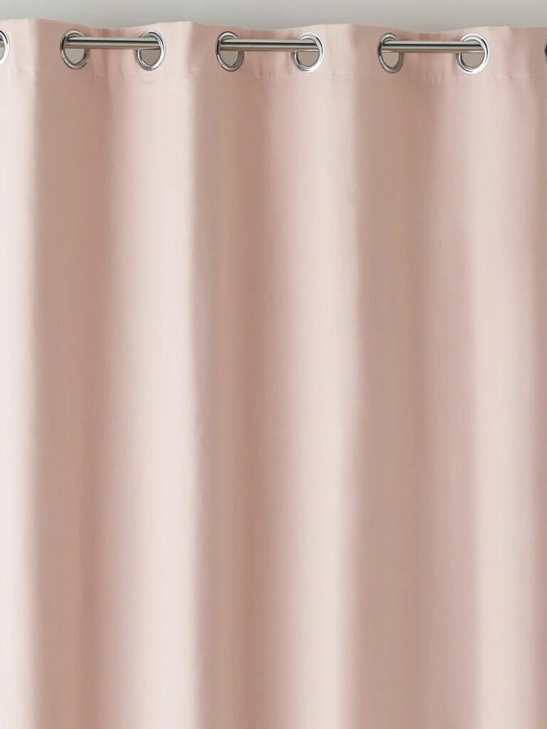 rideau occultant rose pâle