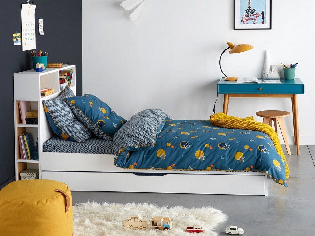 Une chambre pour garçon en bleu et jaune - Joli Place