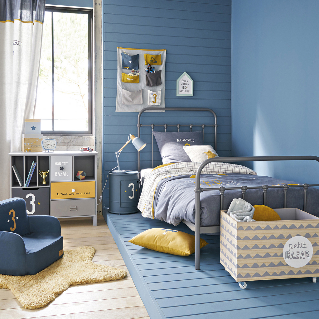 Une chambre pour garçon en bleu et jaune - Joli Place