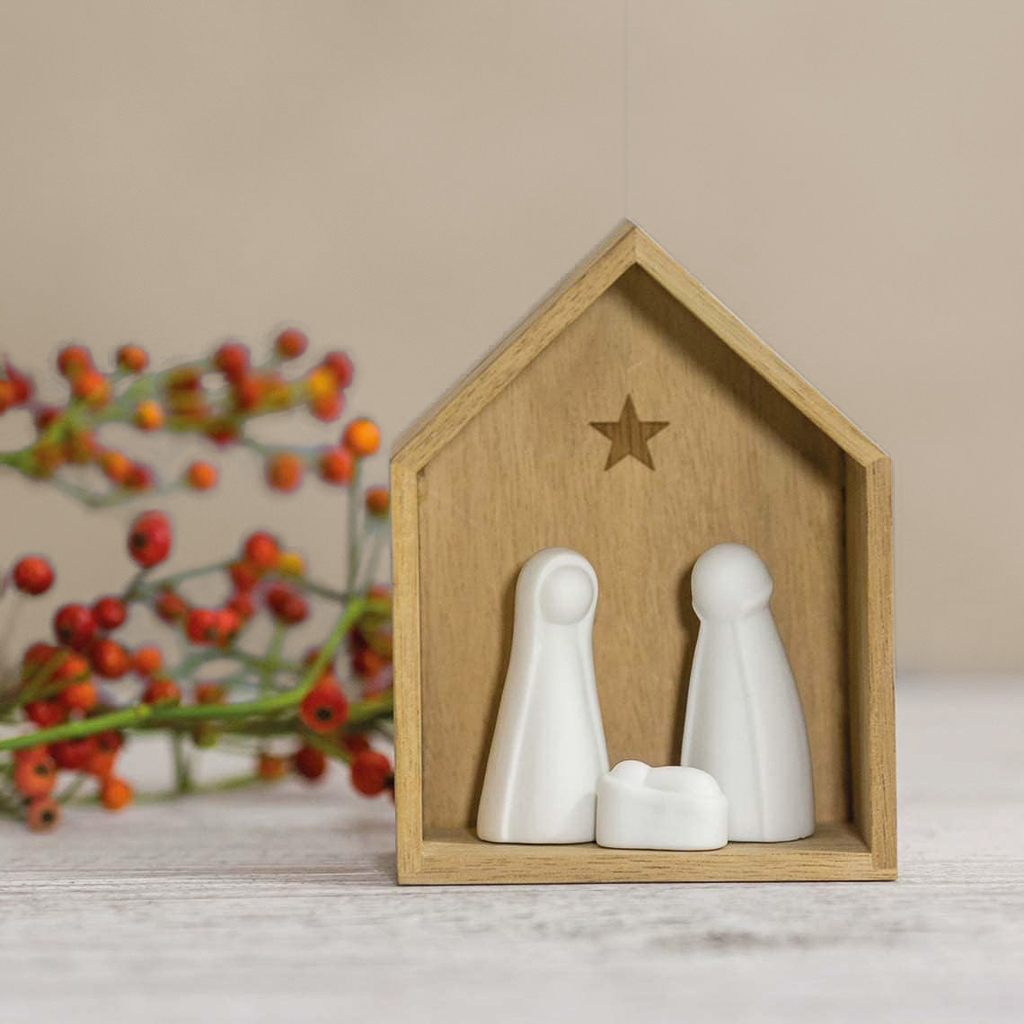 Crèche de Noël en bois et céramique blanche