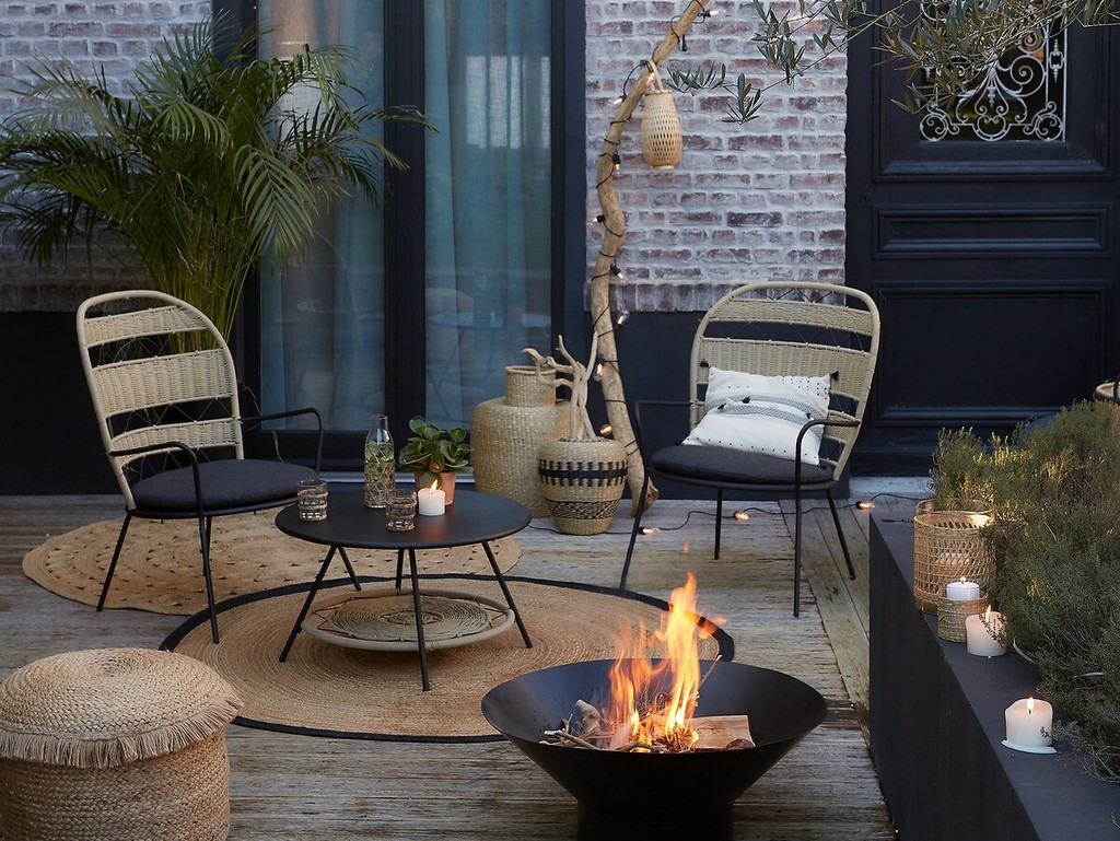 décorer une terrasse avec du noir