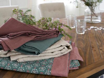 Linge de table dépareillé : osez les mélanges - Joli Place