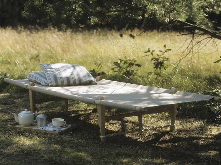 Must-have déco : le lit de camp en bois - Joli Place