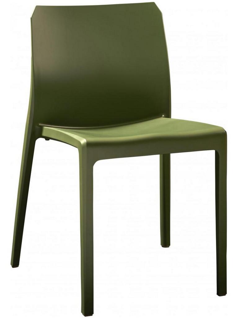 Comment mixer des chaises de jardin dépareillées - Joli Place