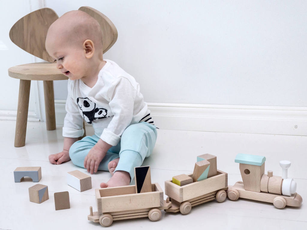 Ces jeux en bois pour bébé inspirés de Montessori - Joli Place