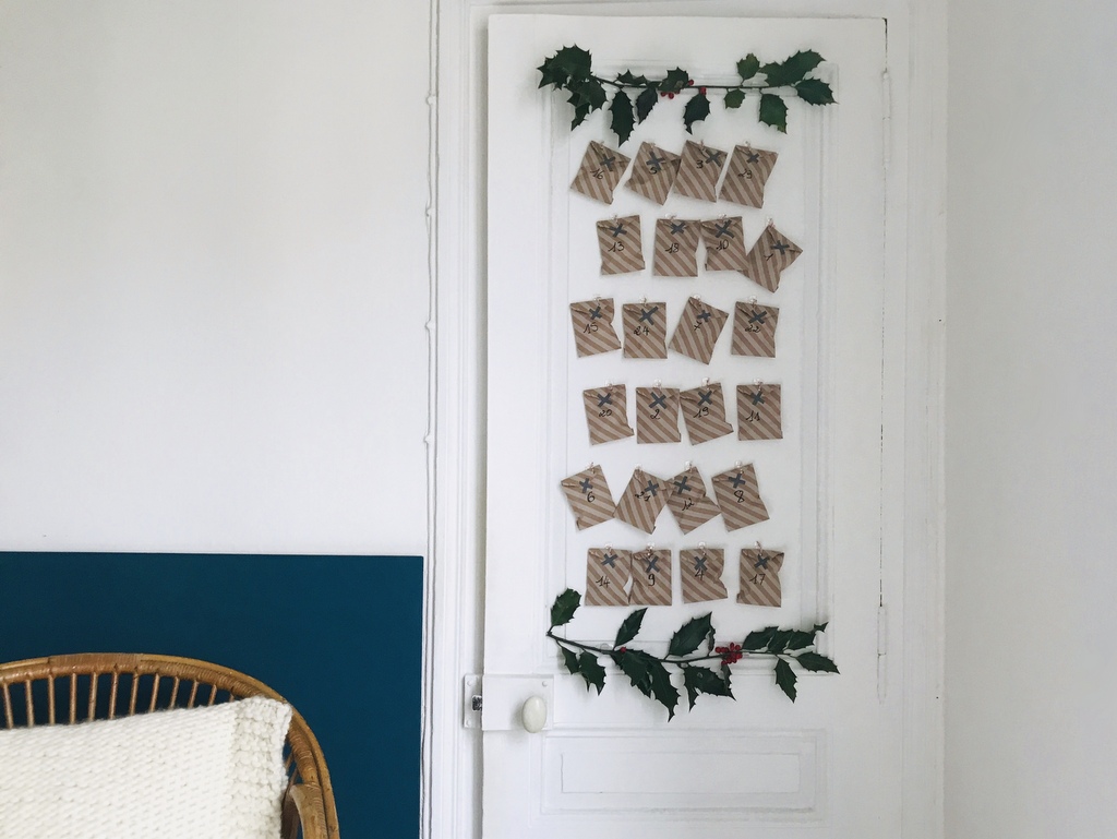 Créer un calendrier de l'Avent sur une porte sans l'abîmer - Joli Place