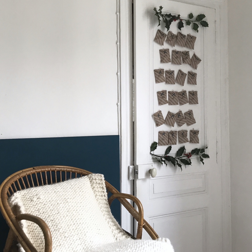 Créer un calendrier de l'Avent sur une porte sans l'abîmer - Joli Place