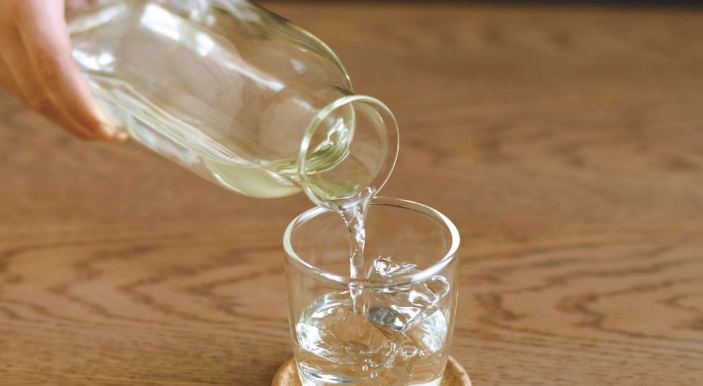 Quelle carafe à eau sur la table - Joli Place