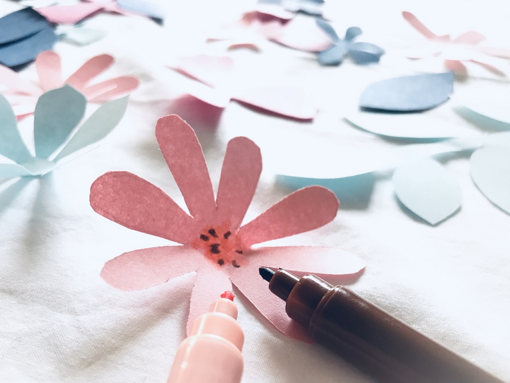 Fabriquer une couronne de fleurs en papier - Joli Place