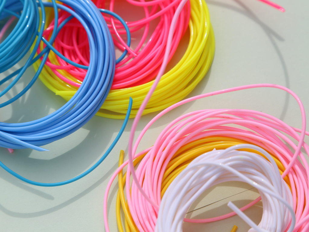 DIY : un abat jour en scoubidou - Joli Place