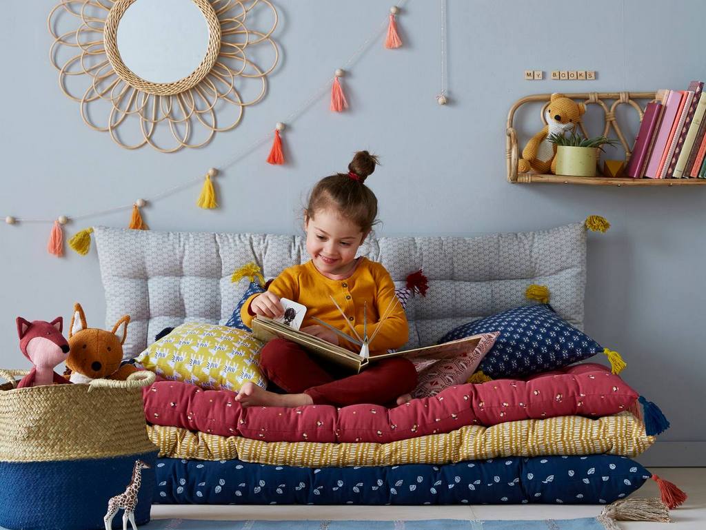 Un coin jeu et lecture dans la chambre d'un bébé de 2 ans et demi - Merci  Suzy