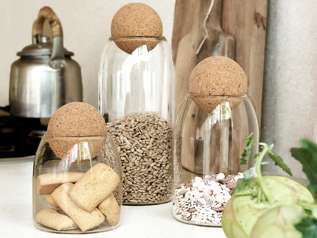 bocal design en verre avec bouchon boule en liège