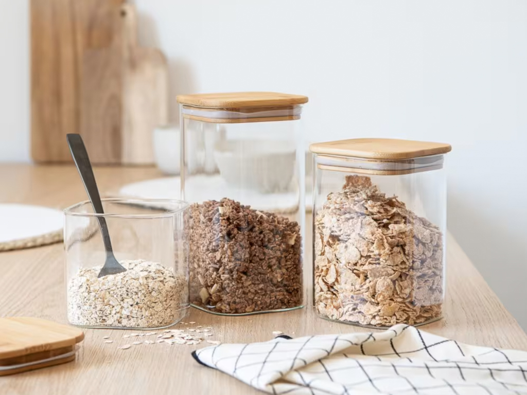 bocal en verre carré avec couvercle en bois