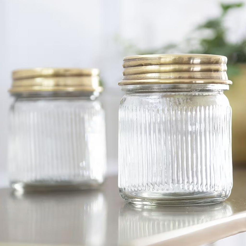 bocal en verre strié avec couvercle doré