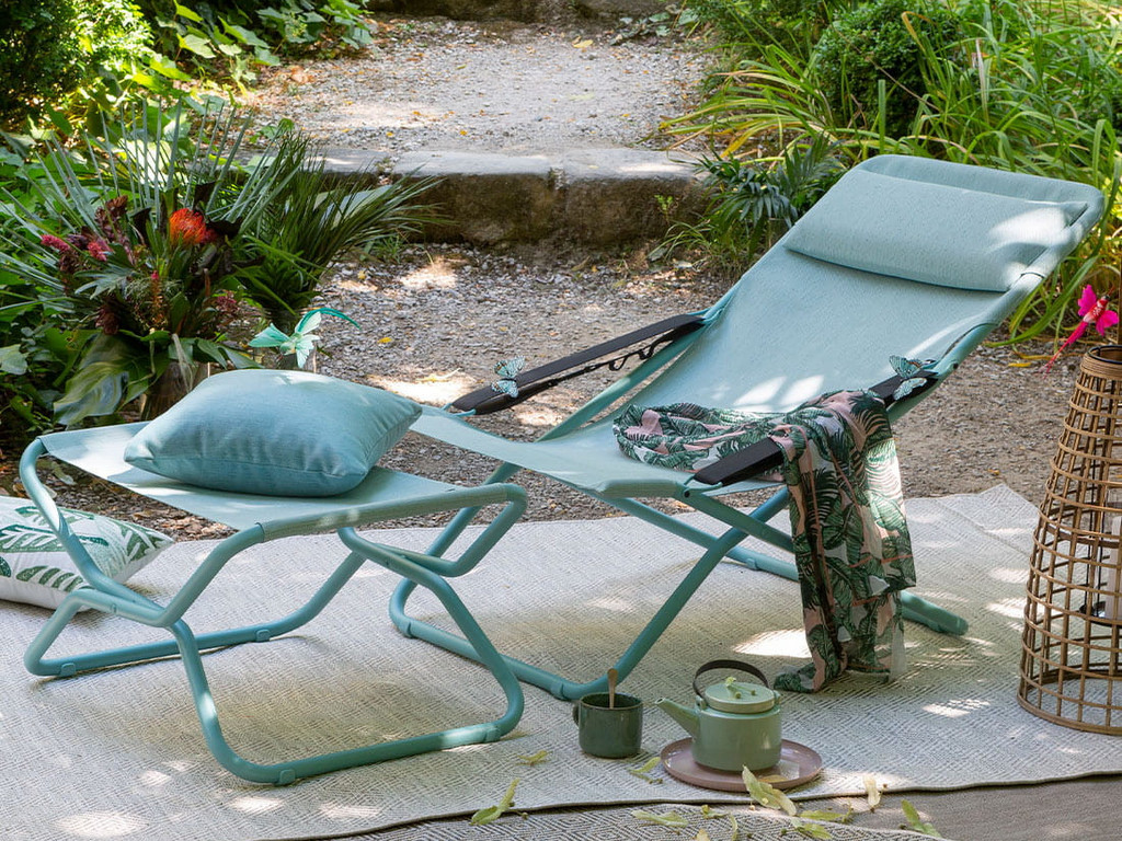 Chaise longue : buller en couleur dans le jardin - Joli Place