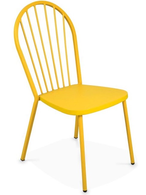 Comment mixer des chaises de jardin dépareillées - Joli Place