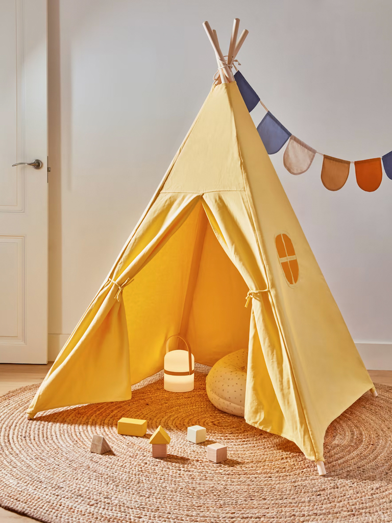 Chambre enfant jaune déco