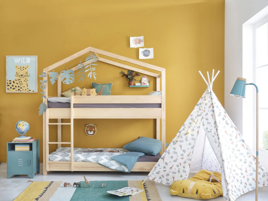 Chambre enfant jaune déco