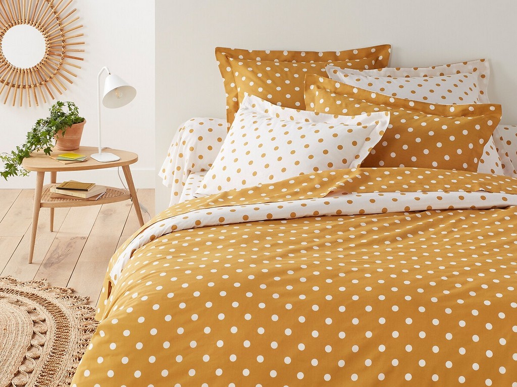 Une chambre en jaune et blanc - Joli Place