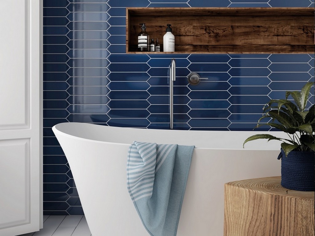 Une déco de salle de bain en bleu marine et bois - Joli Place