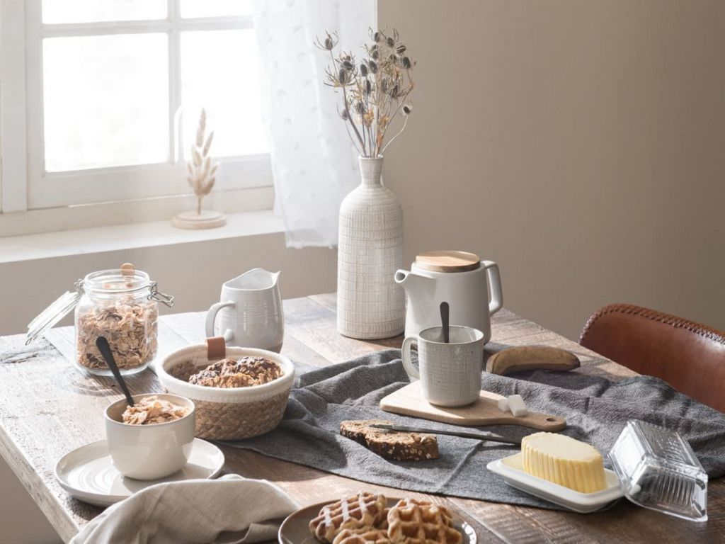 Petit électro et vaisselle de petit déjeuner vintage - Joli Place