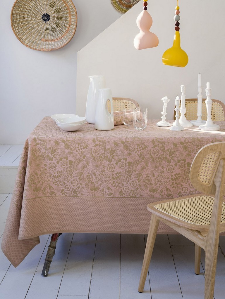 nappe fleurie rose et beige