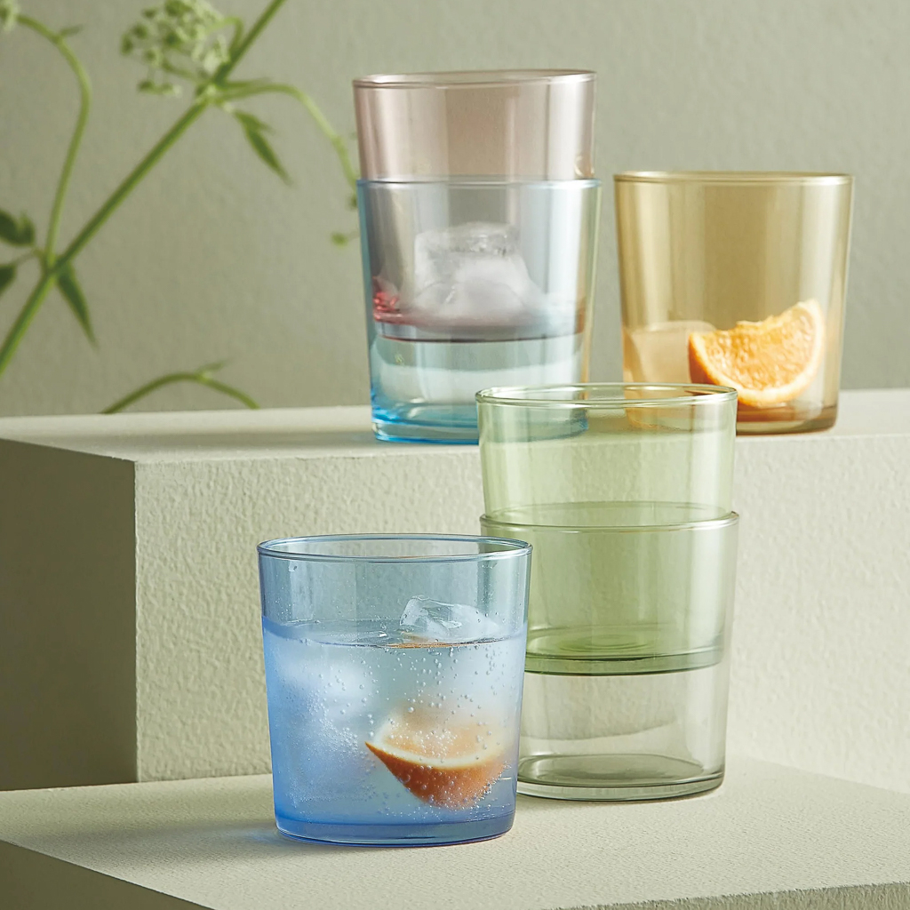 verres à eau couleur pastel