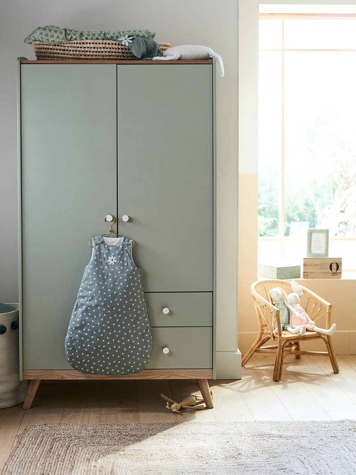 armoire enfant vert sauge