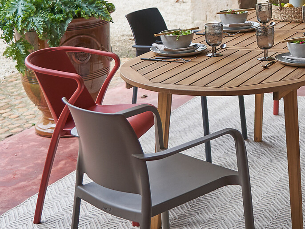 chaise de jardin rouge