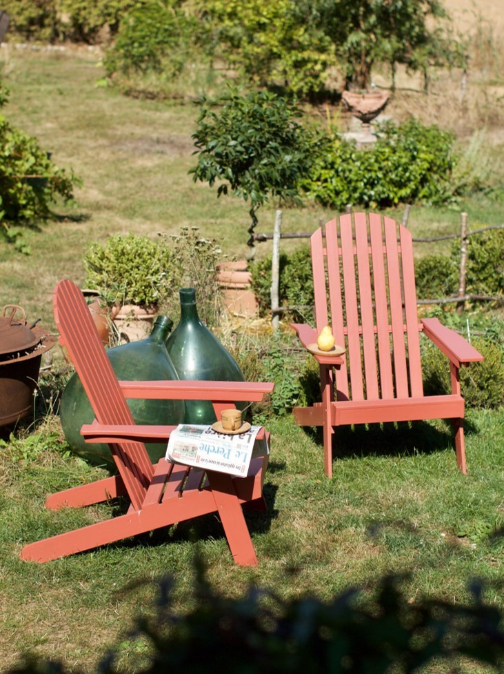 mobilier jardin peint en rouge