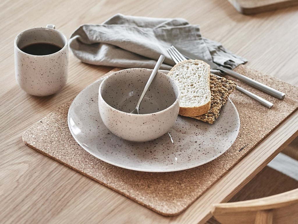 vaisselle beige petit déjeuner