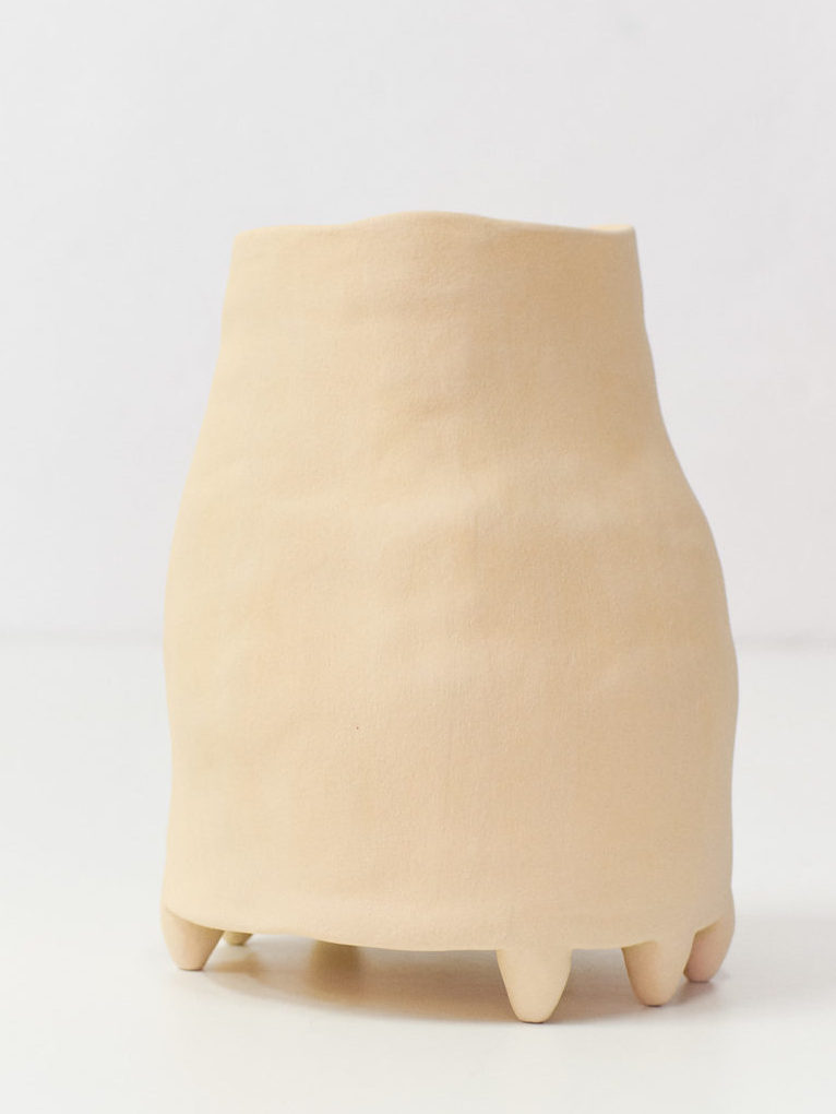 vase en céramique jaune paille